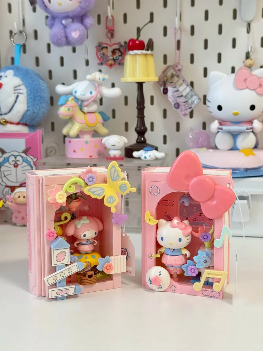 Sanrio Campus Diary Building Block Book – Kuromi, Hello Kitty & Friends Blind Box Desk Decoration