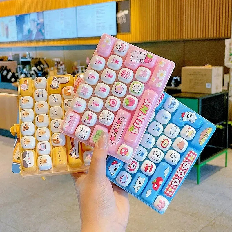 Mini Keyboard Keycap Clicker Keychain – 26-Key Giant Keycap Fidget Toy | Cute Bag Charm & Gift
