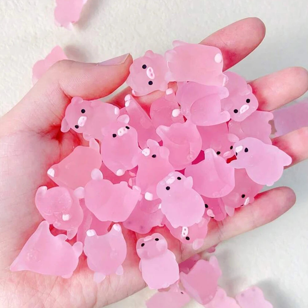 Glow in the Dark Mini Pig Figurines – Luminous Resin Miniatures for Garden, DIY & Halloween Decor